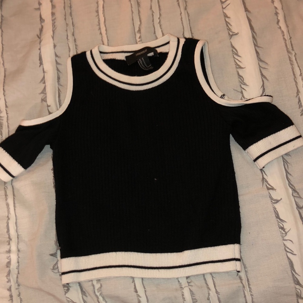 black and white crop top